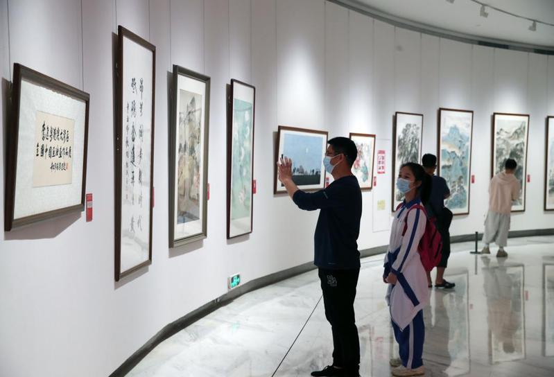 奮進粵港澳大灣區(qū)作品展巡展至深圳，百余精品藝術(shù)展現(xiàn)灣區(qū)風(fēng)貌